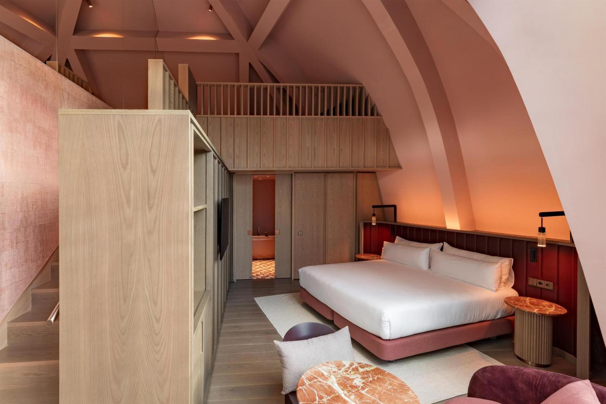 Family Connecting Cupula Suite