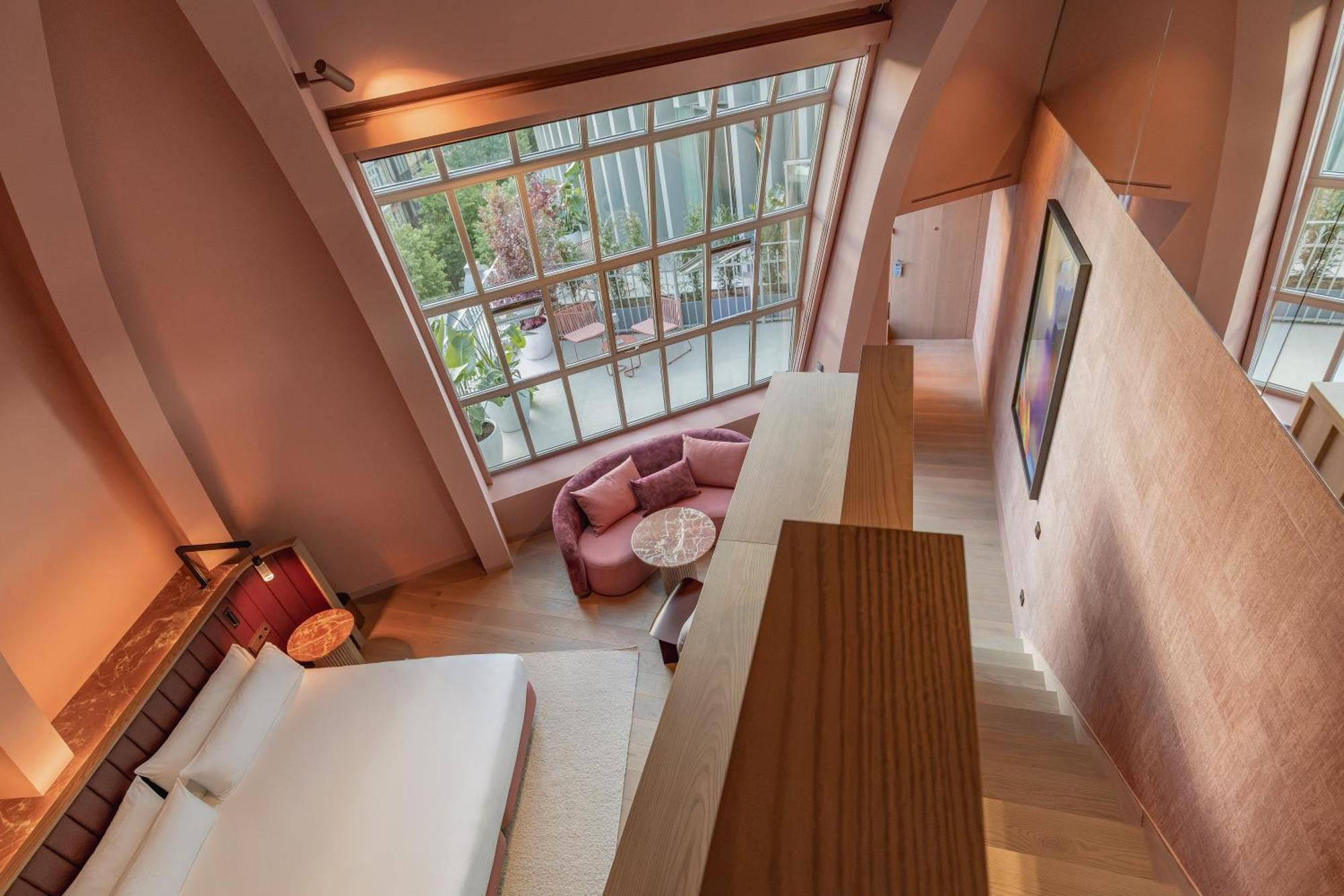 Family Connecting Cupula Suite